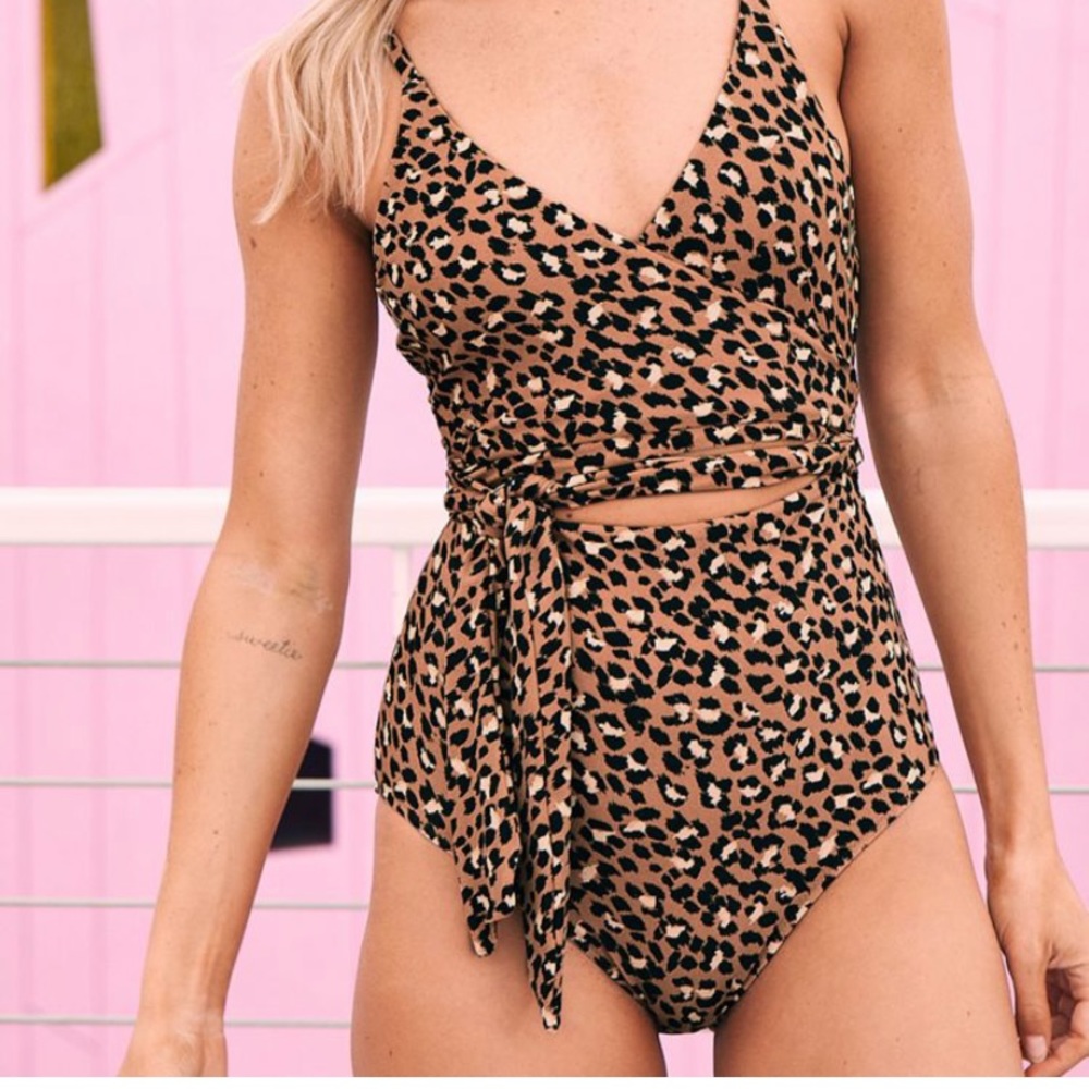 ISO aerie wrap swimsuit in black or leopard sz XL